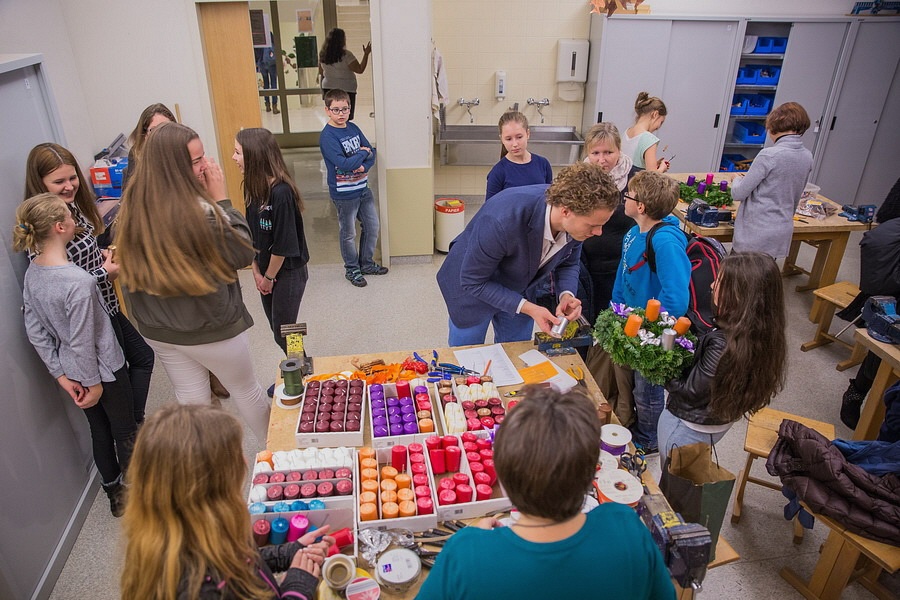 Adventkranzbasteln - Kreativstation