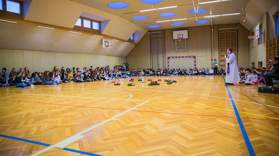 Gemeinsame Feiern im Turnsaal